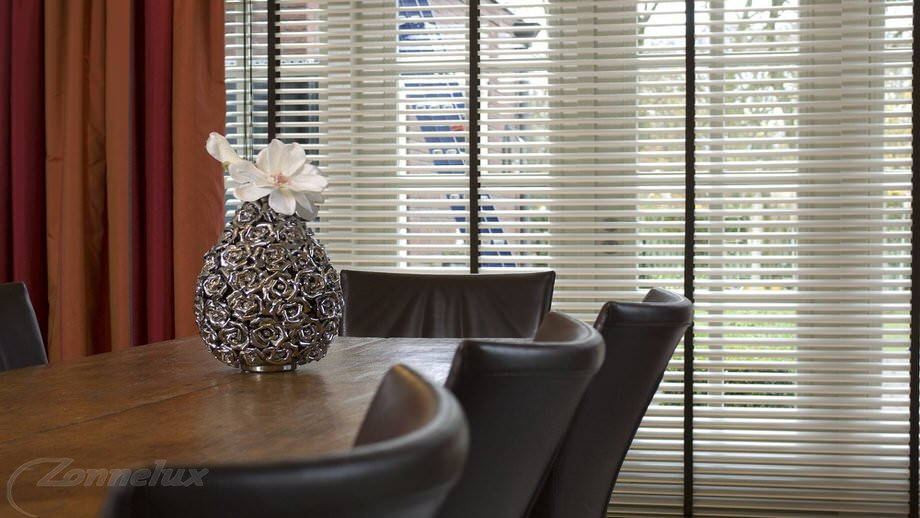 slide21-aluminium-jaloezie-eetkamer